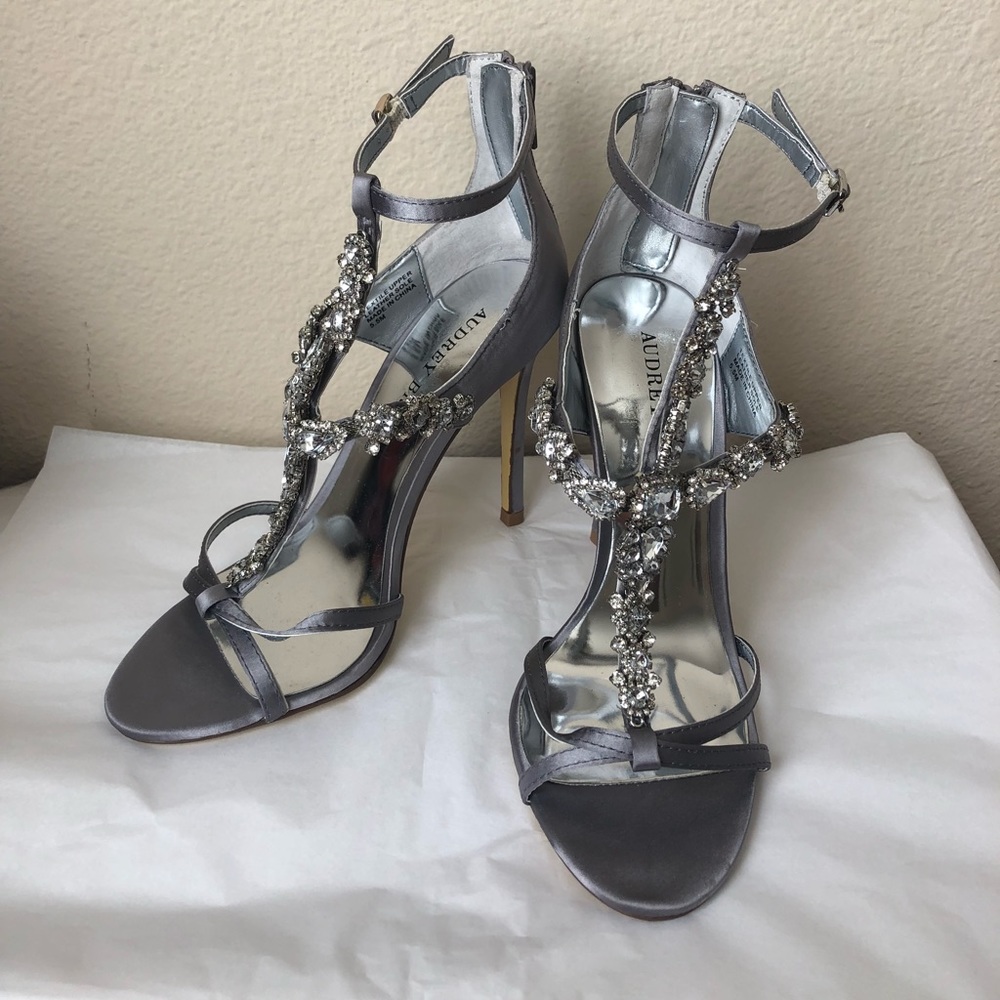 NWOT Audrey Brooke Satin heels